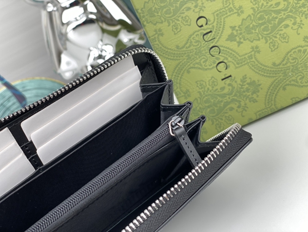 グッチ財布コピー着用イメージ